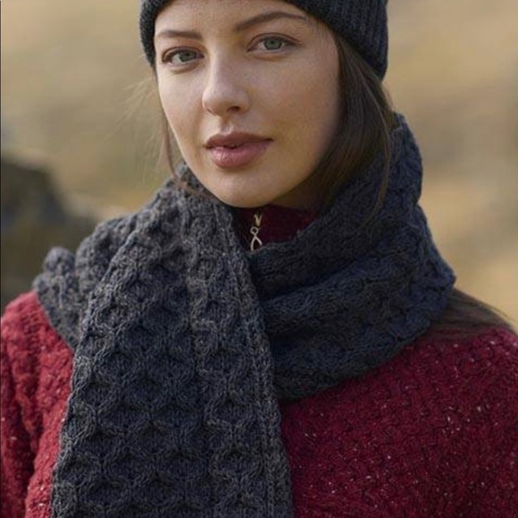 Arancrafts 100% Wool Charcoal Gray Knitted Scarf-Made in Ireland-Like New!